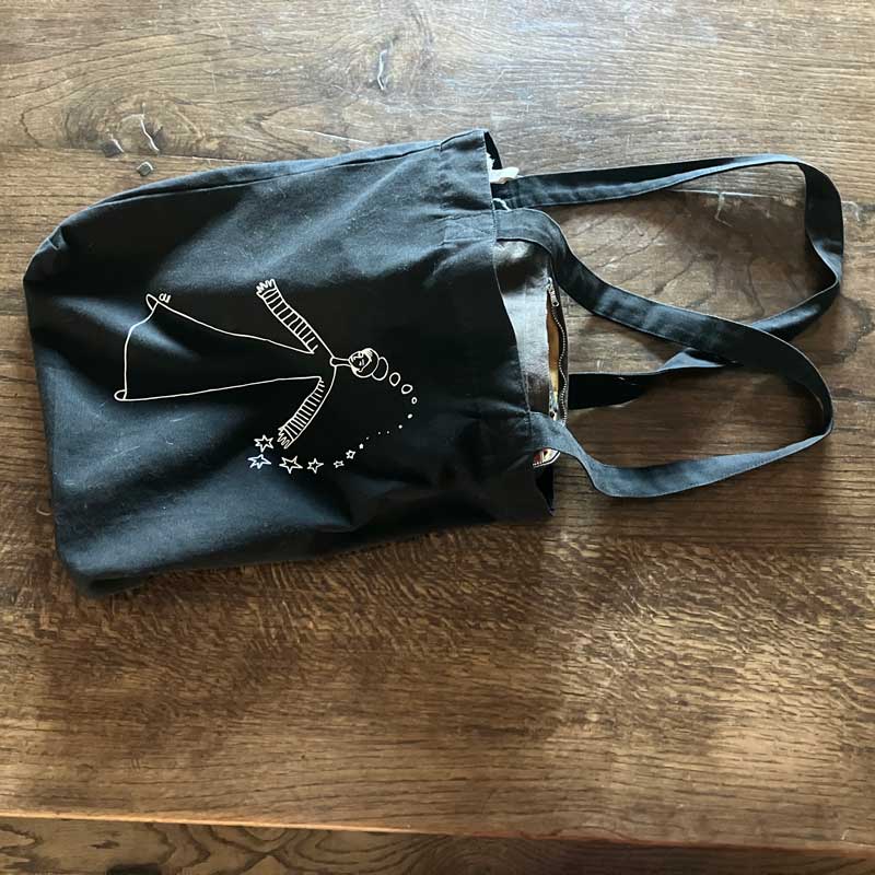 Contenido del bolso de Chloé Bordils — ilustradora